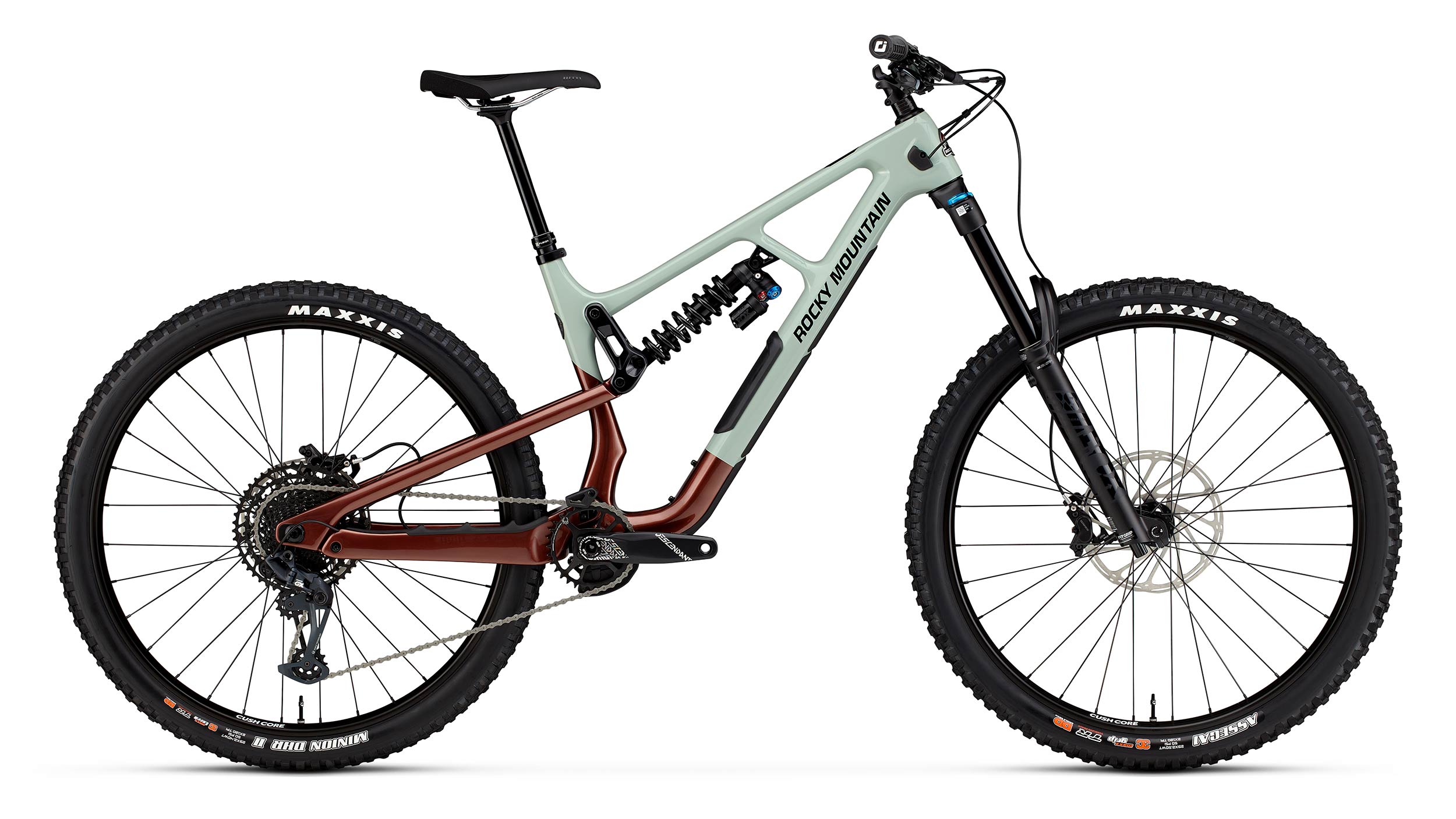 Instinct Alloy 50 -22 sivusta kuvattuna